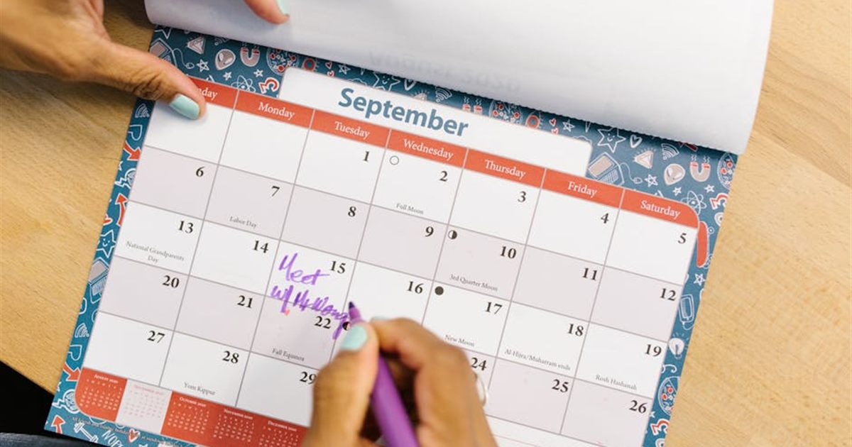 Marking payment dates on a calendar in Canada