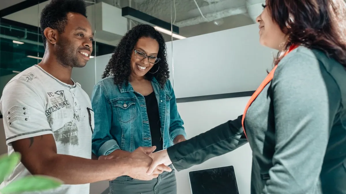 Borrowers meeting a lender after learning how to borrow money in Canada