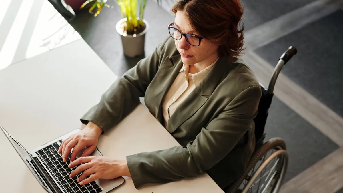 ODSP recipient working and checking ODSP payment dates online