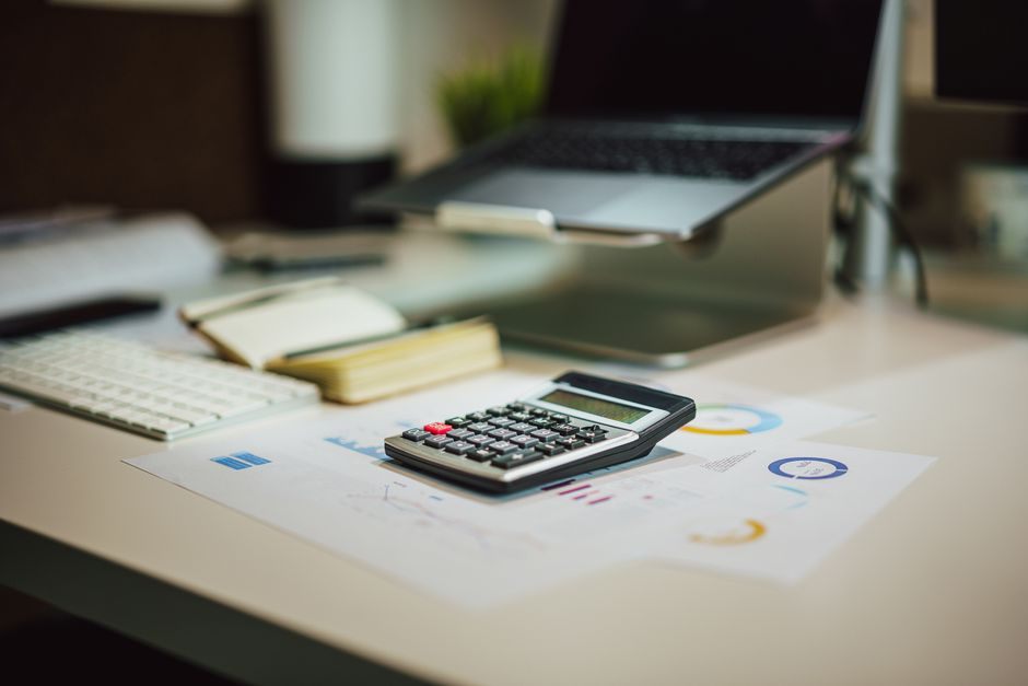 Calculator and charts used to compare online personal loan costs in Canada