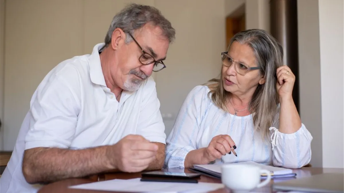 Senior Ontario couple deciding between monthly and lump-sum Ontario Trillium Benefit payments