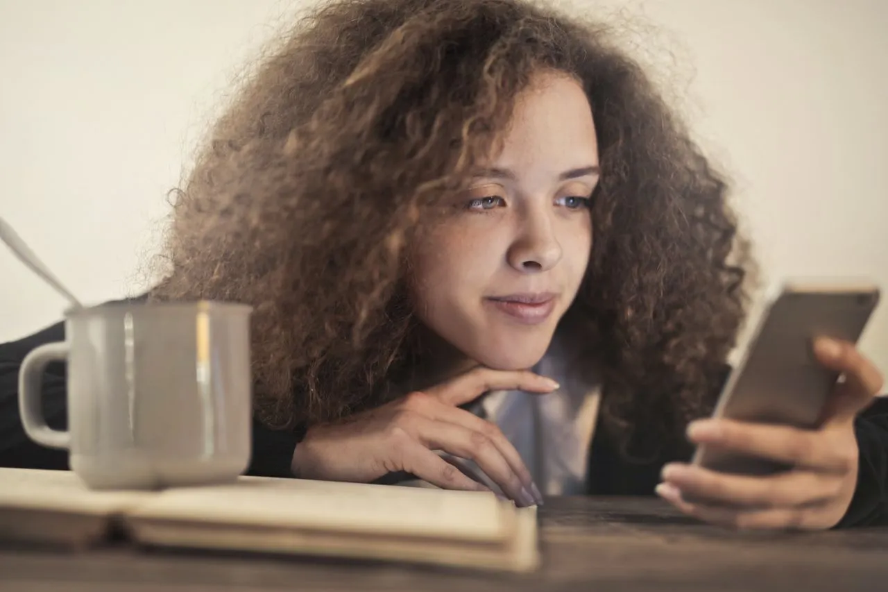 Checking ODSP payment details on a smartphone