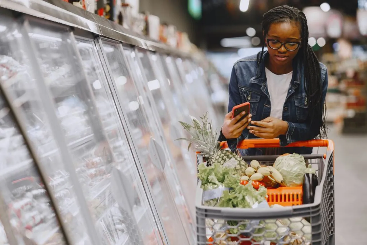 Buying groceries in Canada with help from the Groceries and Essentials Benefit