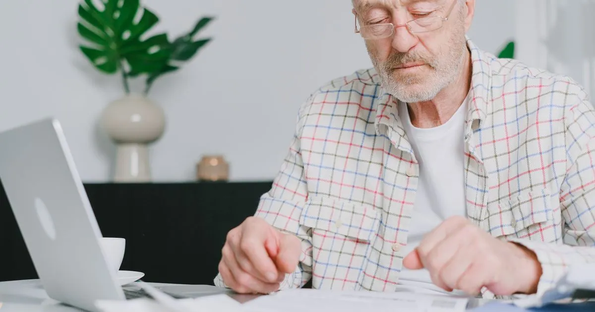Working out how much is ODSP for your household by reviewing the monthly statement at home